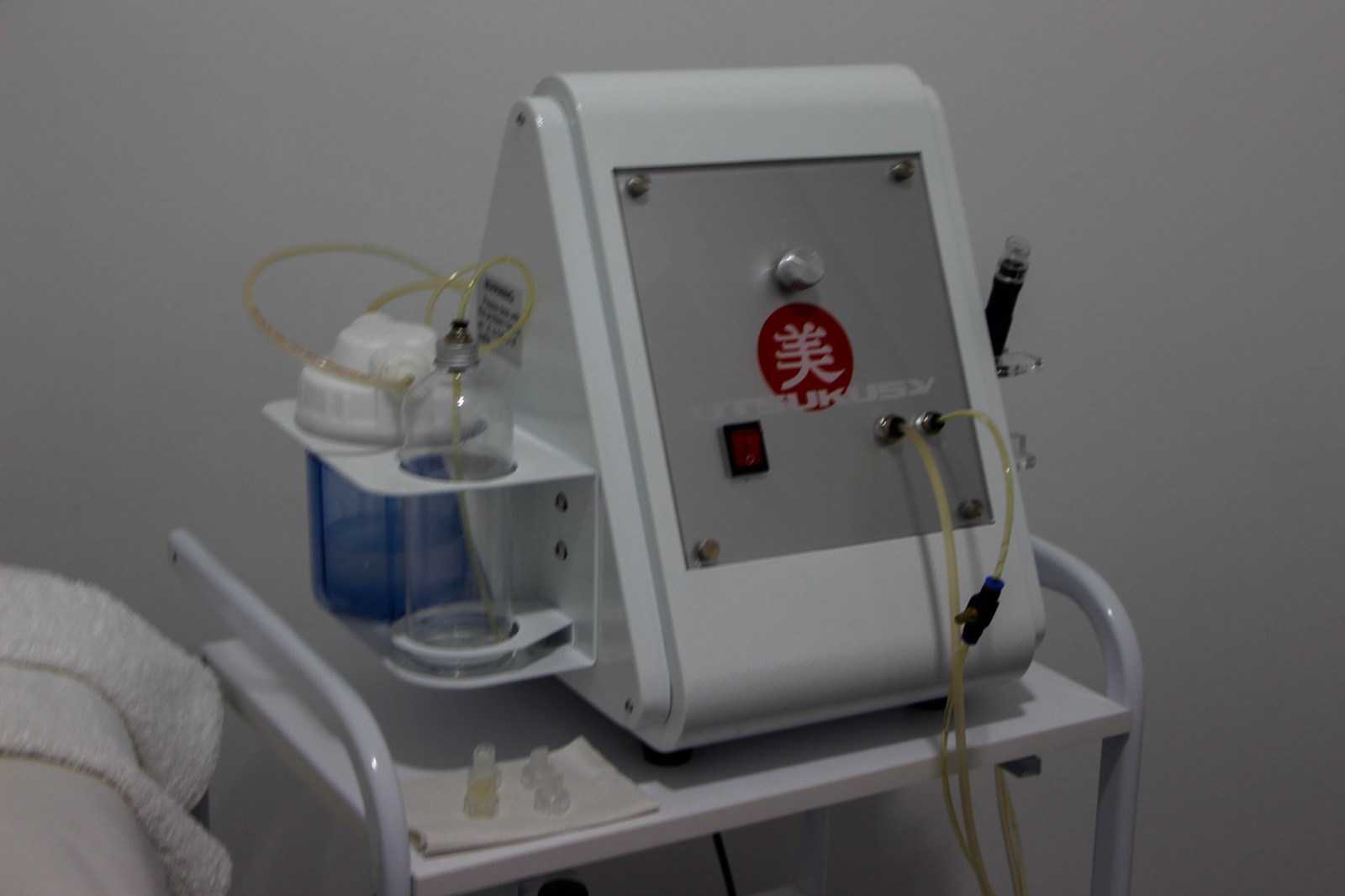 Equipo de tratamiento facial en Corporea